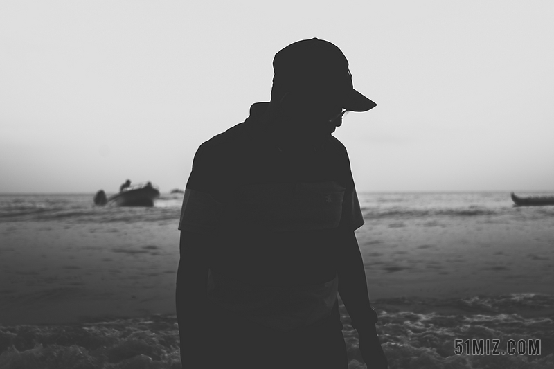 海边戴帽子的男人背影背景图片免费下载- 觅知网